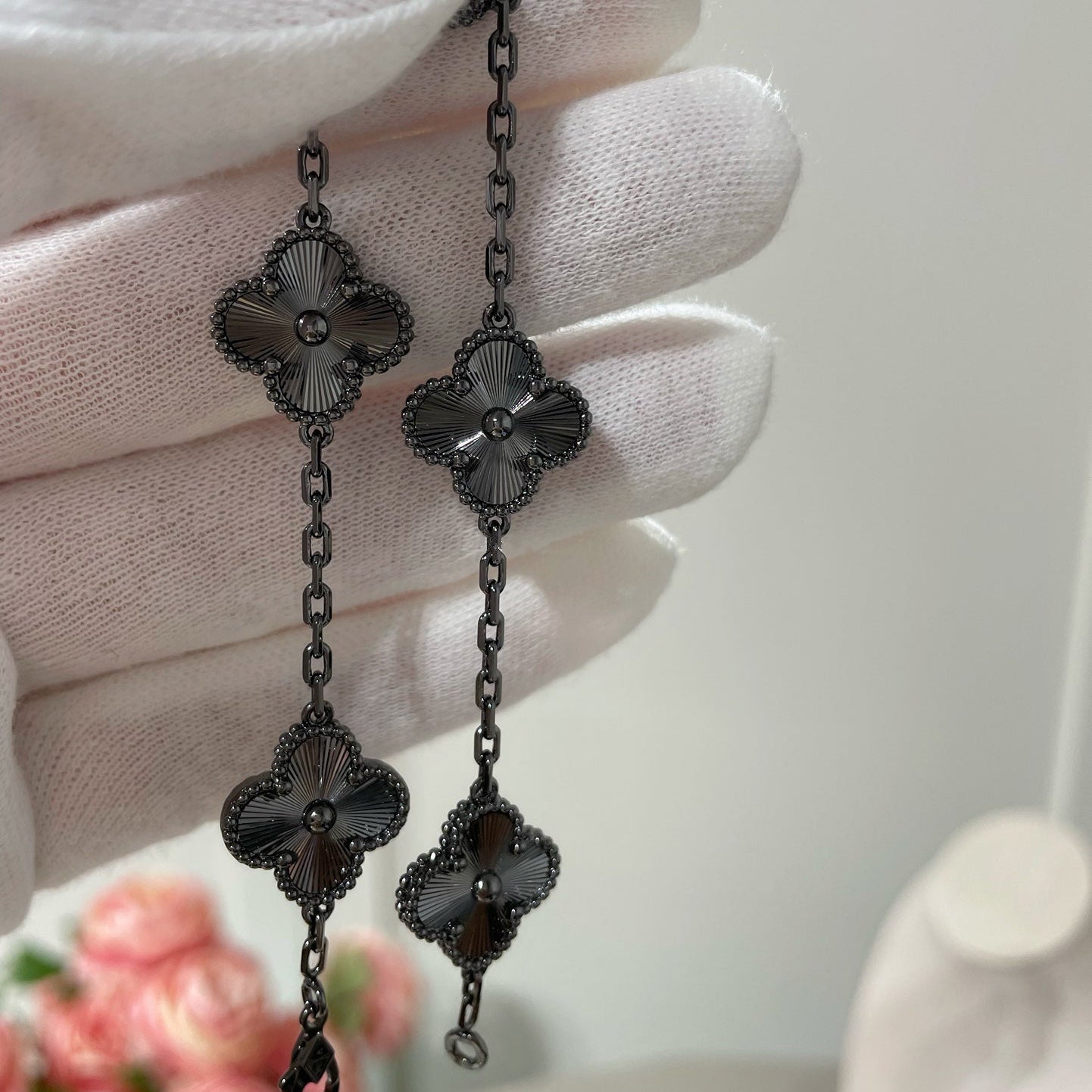 [Luxery]CLOVER 5 MOTIF BLACK BRACELET