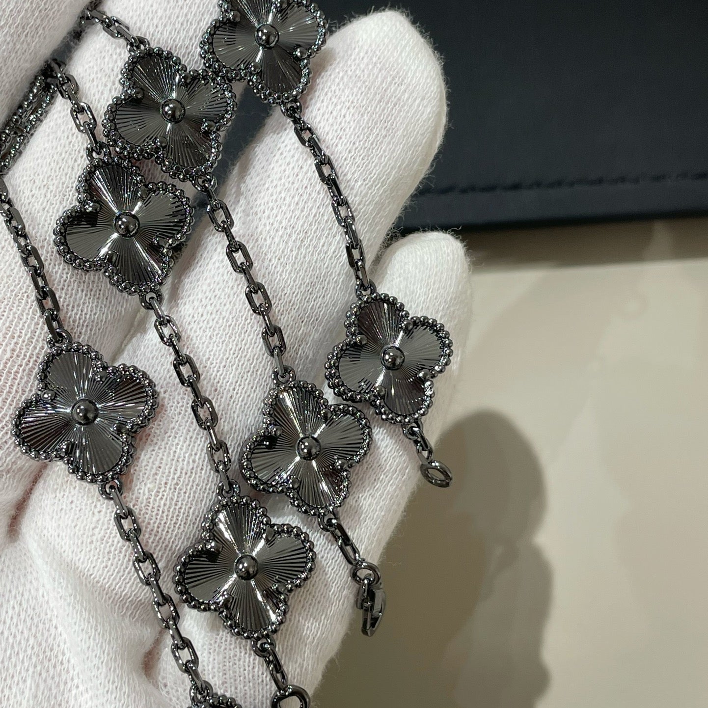 [Luxery]CLOVER 5 MOTIF BLACK BRACELET