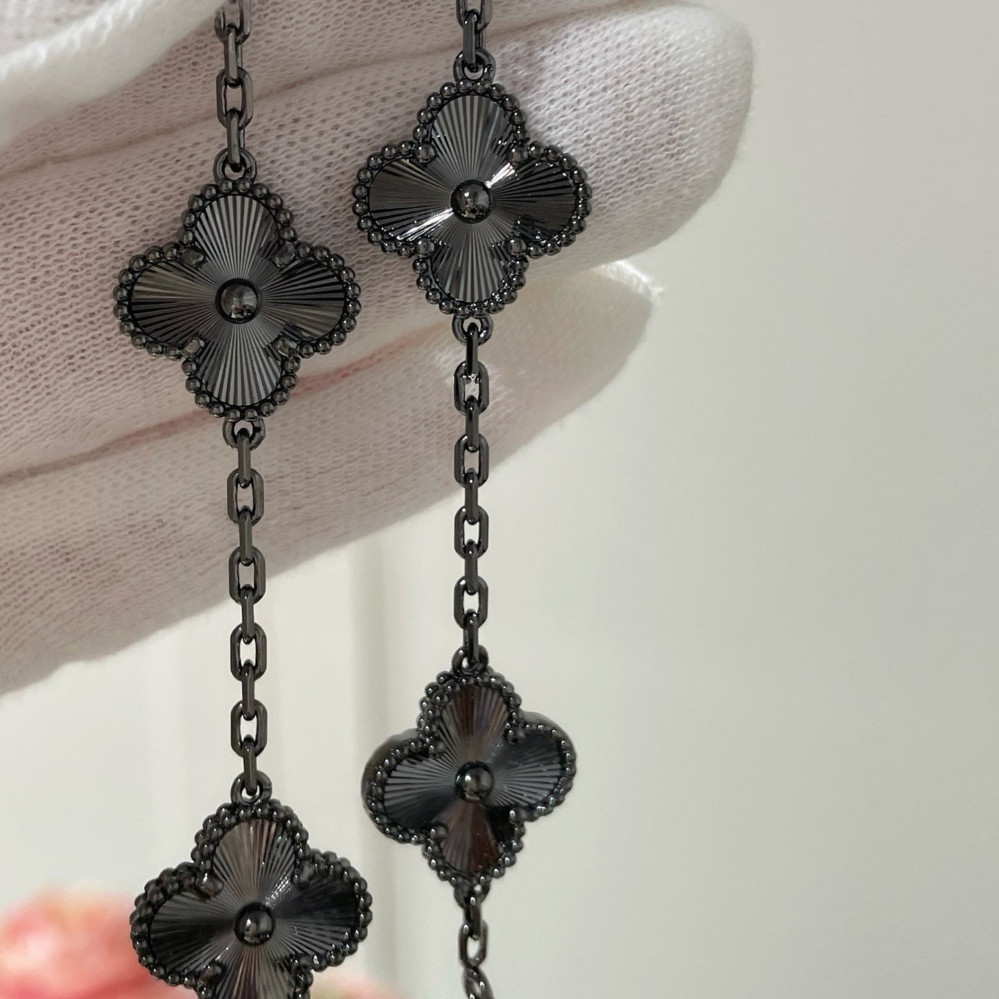 [Luxery]CLOVER 5 MOTIF BLACK BRACELET