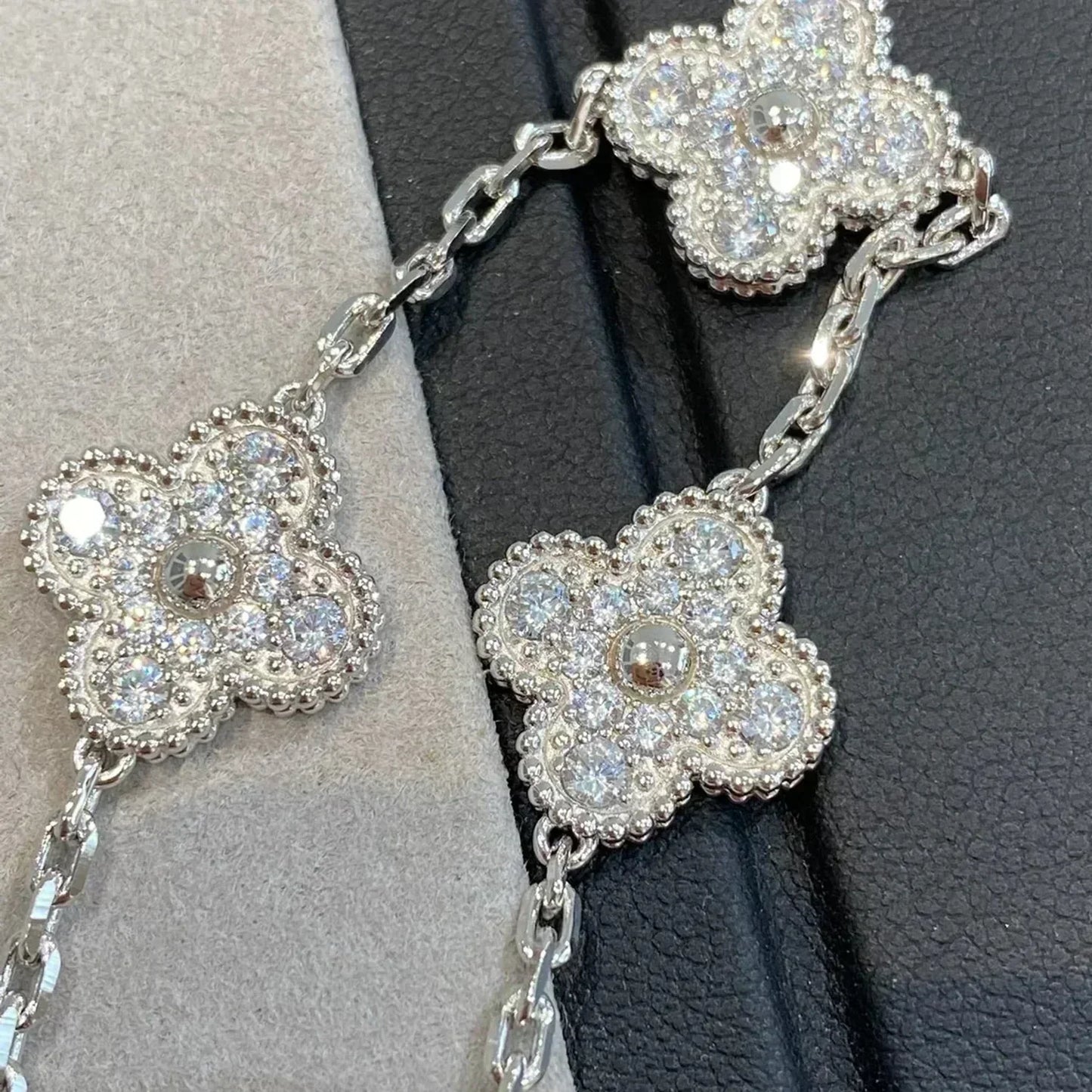 [Luxery] CLOVER 5 MOTIF FULL DIAMOND BRACELET COLLECTION