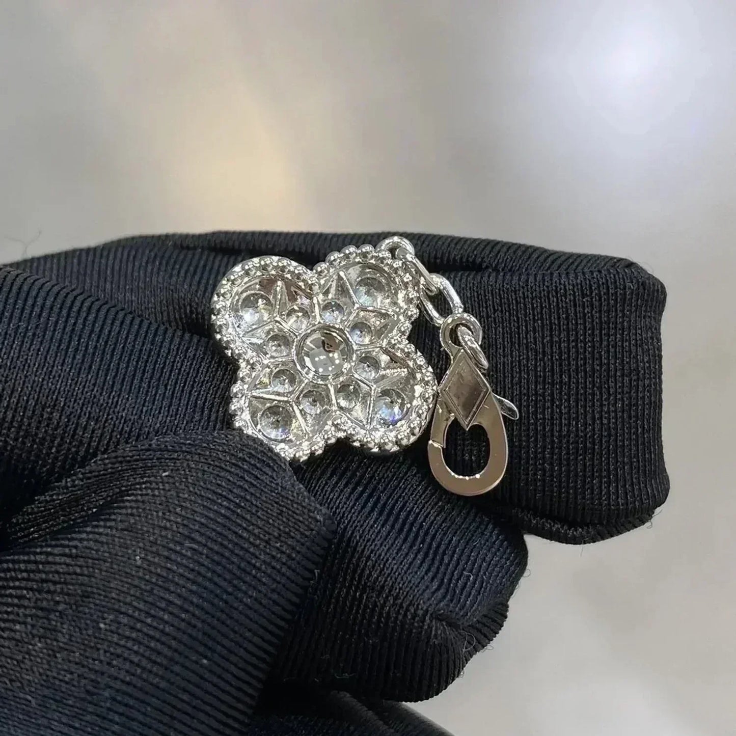 [Luxery] CLOVER 5 MOTIF FULL DIAMOND BRACELET COLLECTION