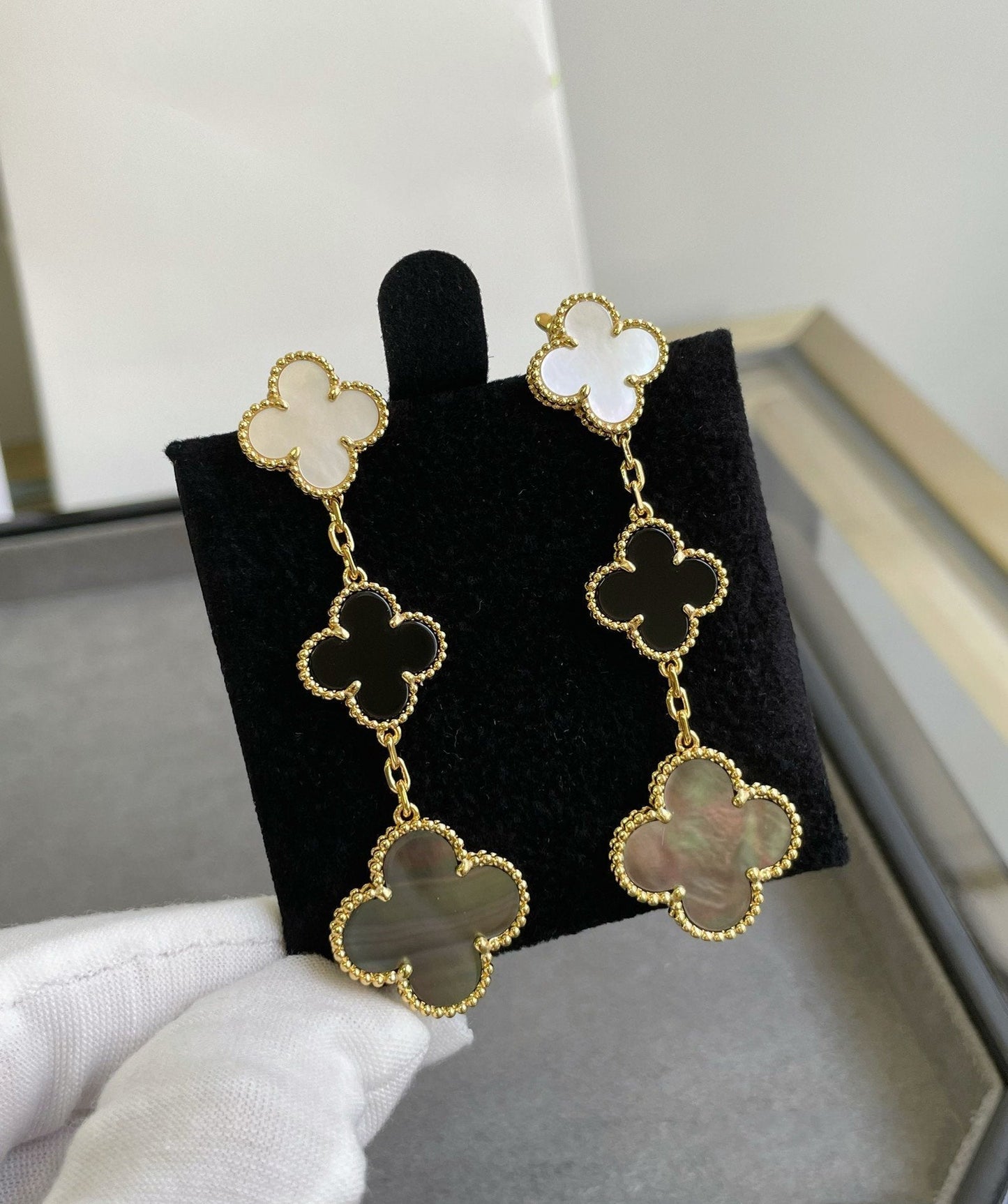 [Luxery]CLOVER 3 MOTIF MOP ONYX DARK MOP PINK GOLD EARRINGS