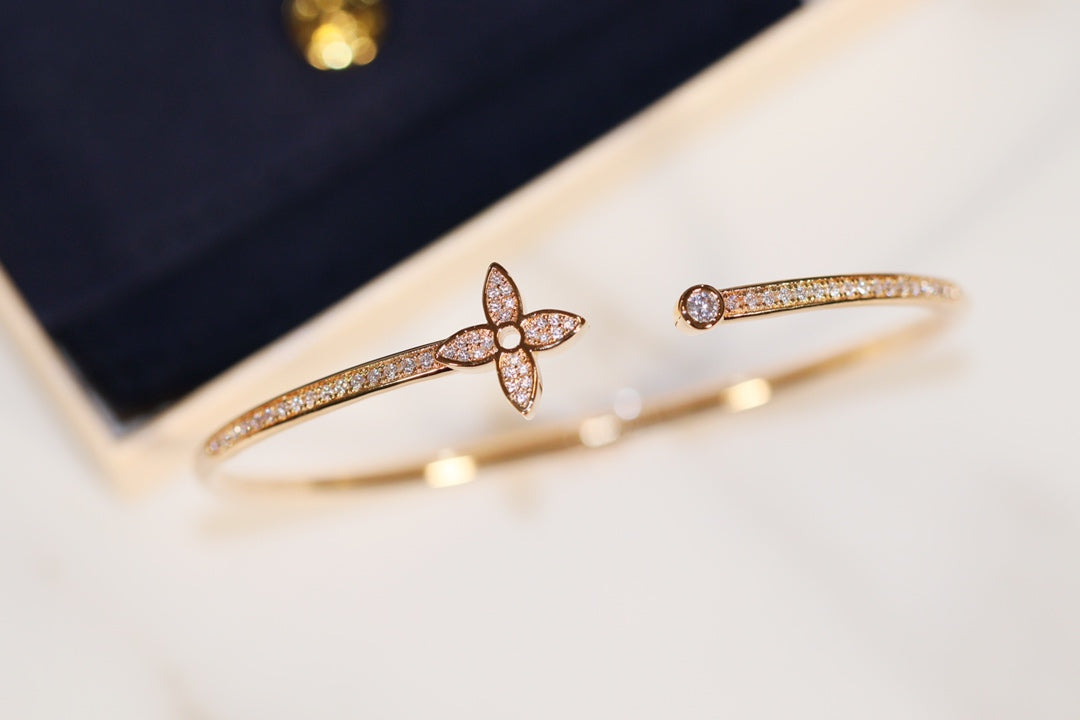 [Luxery]IDYLLE GOLD OPEN BRACELET DIAMOND PAVED