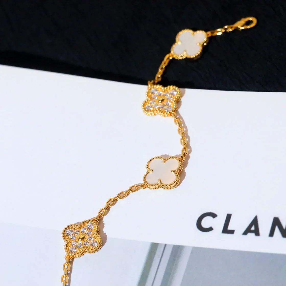 [Luxery]CLOVER WHITE PEARL MOP 5 MOTIF BRACELET COLLECTION
