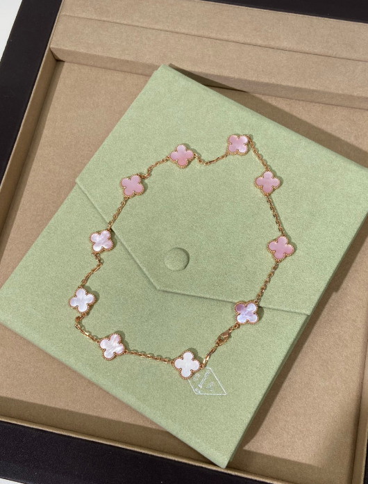 [Luxery Jewellery] Pink Necklace with Ten Clover Designs