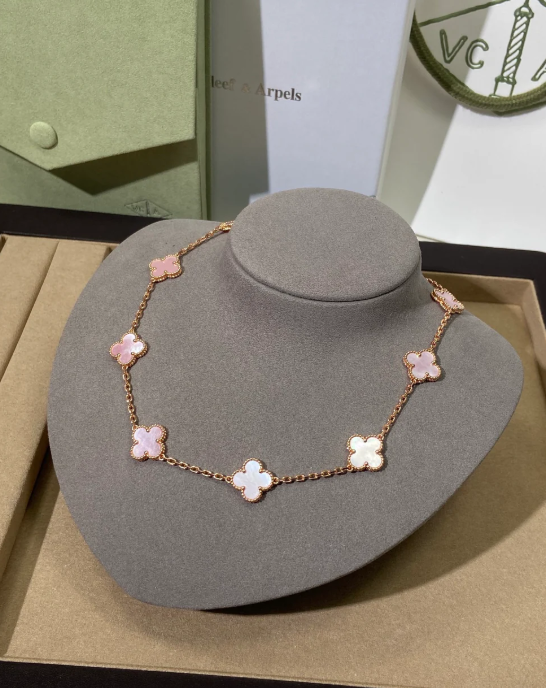 [Luxery Jewellery] Pink Necklace with Ten Clover Designs