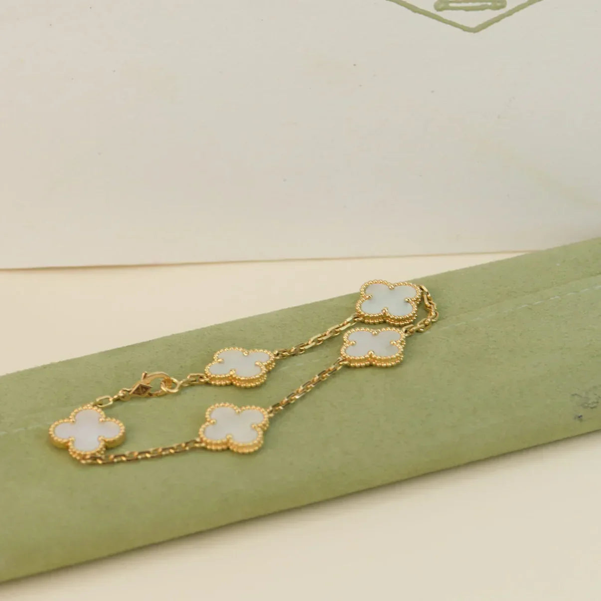 [Luxery]CLOVER WHITE PEARL MOP 5 MOTIF BRACELET COLLECTION