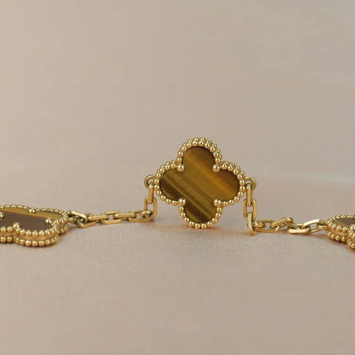 [Luxery] CLOVER 5 MOTIFS TIGER EYE BRACELET COLLECTION
