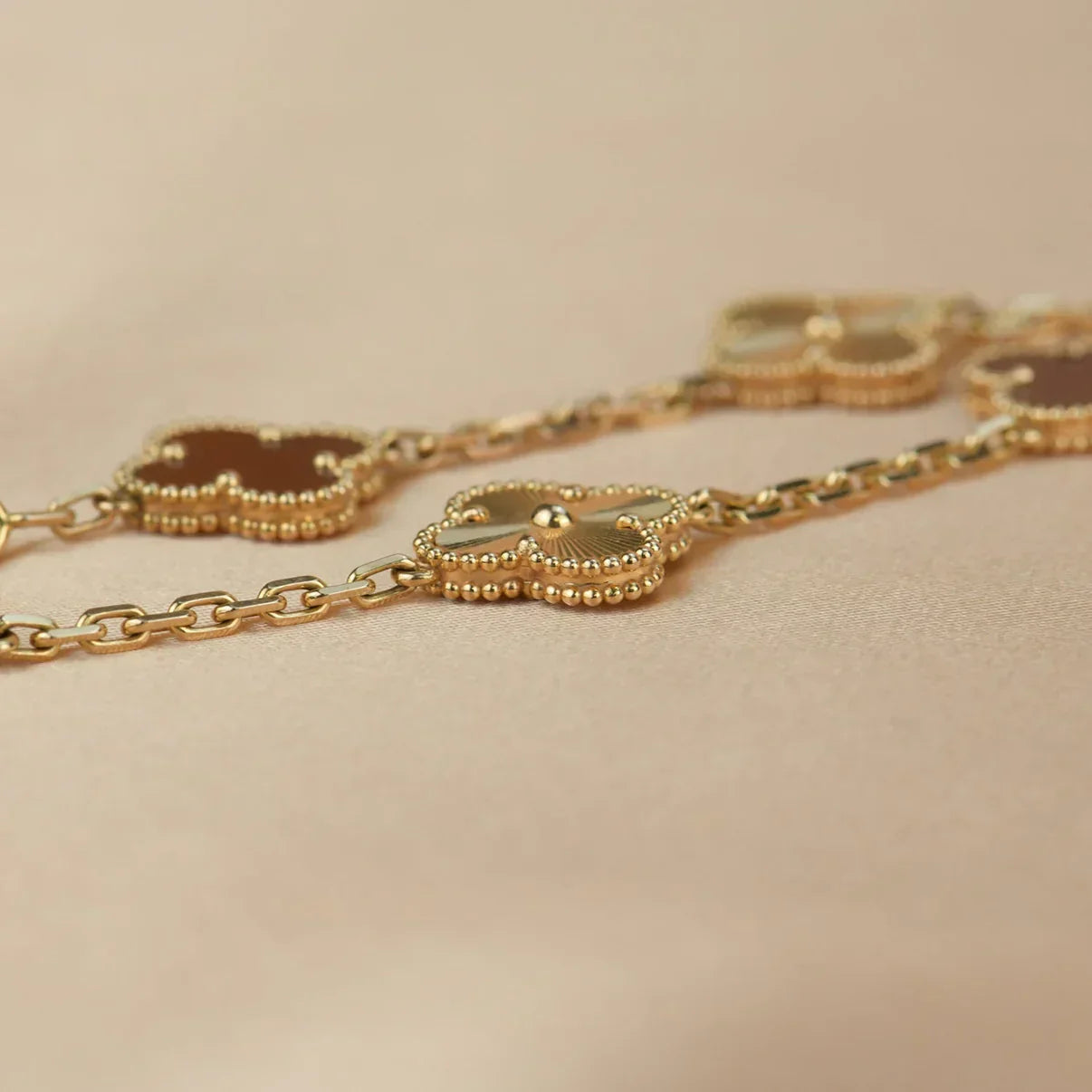 [Luxery] CLOVER 5 MOTIF RED CORNELIAN BRACELET COLLECTION