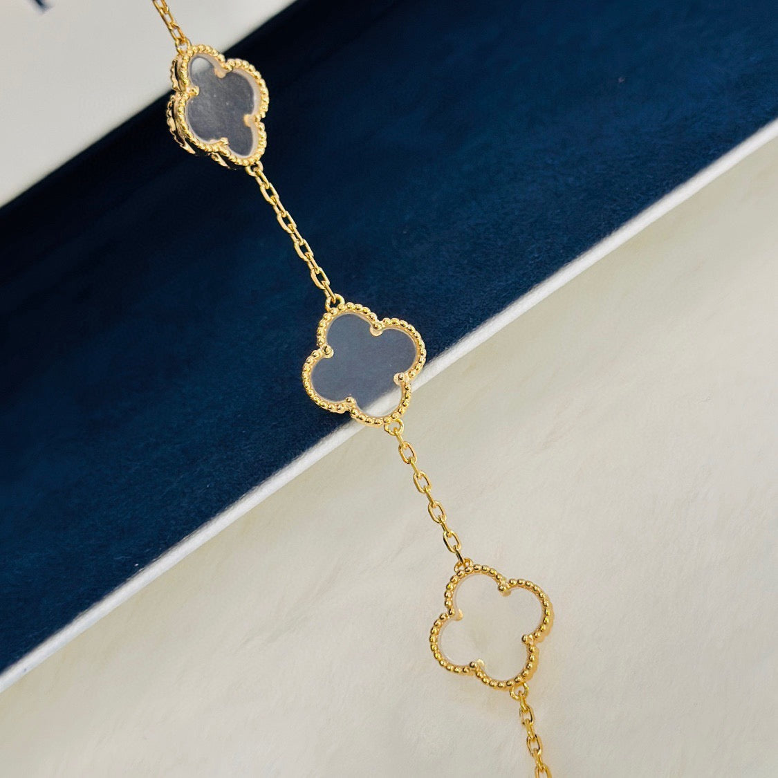 [Luxery]CLOVER 5 MOTIF ROCK CRYSTAL BRACELET