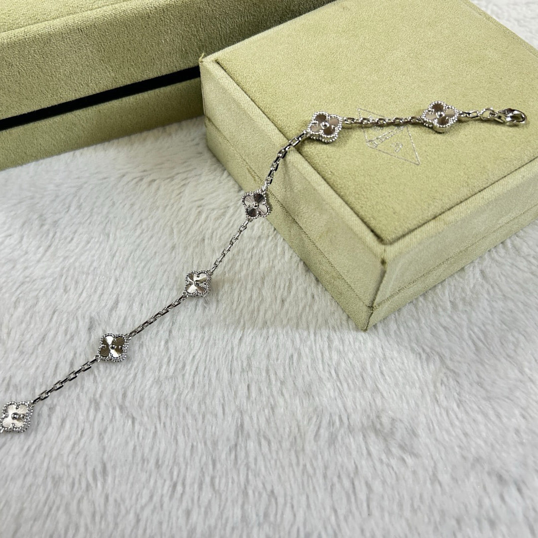 [Luxery]CLOVER 6 MOTIF DIAMOND BRACELET