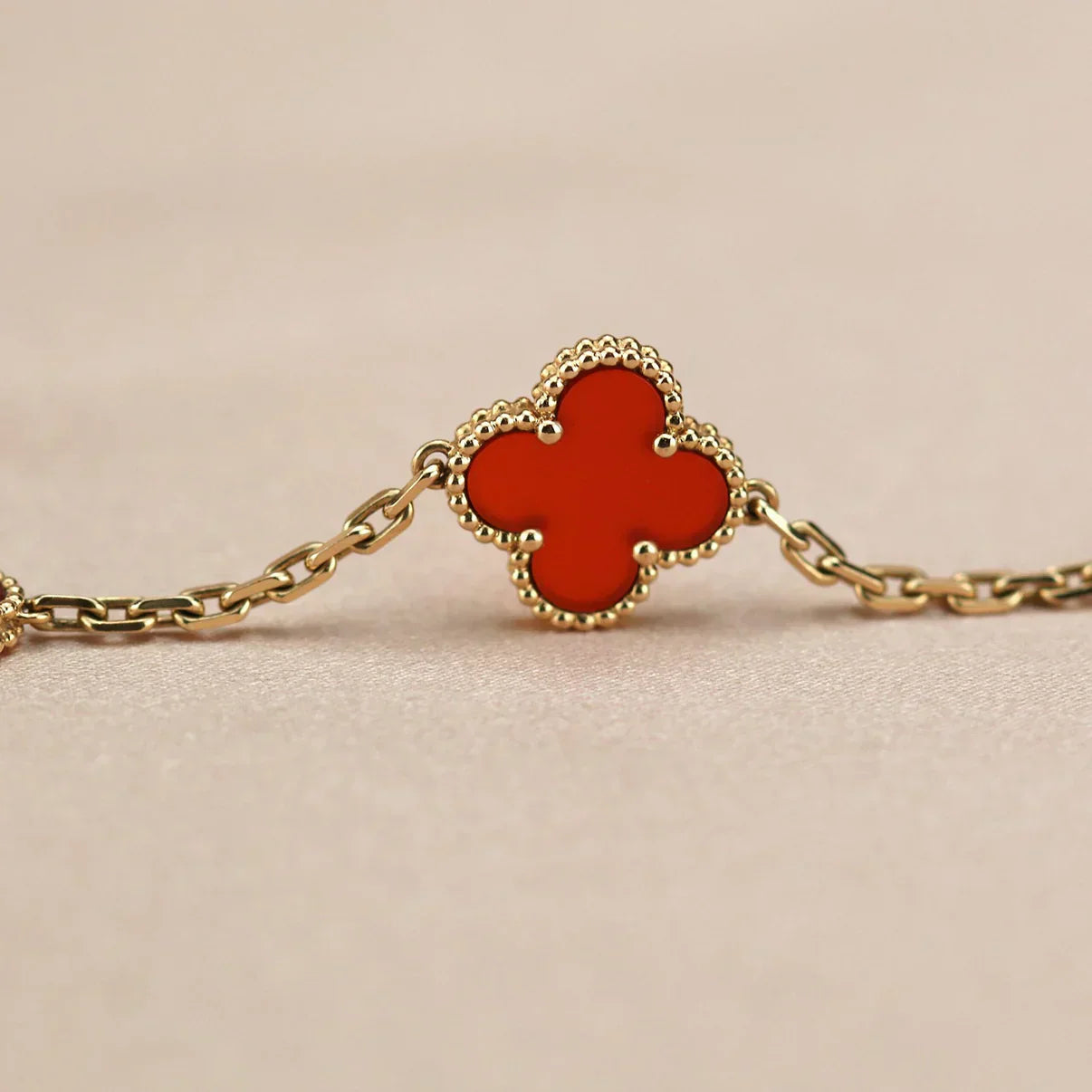 [Luxery] CLOVER 5 MOTIF RED CORNELIAN BRACELET COLLECTION