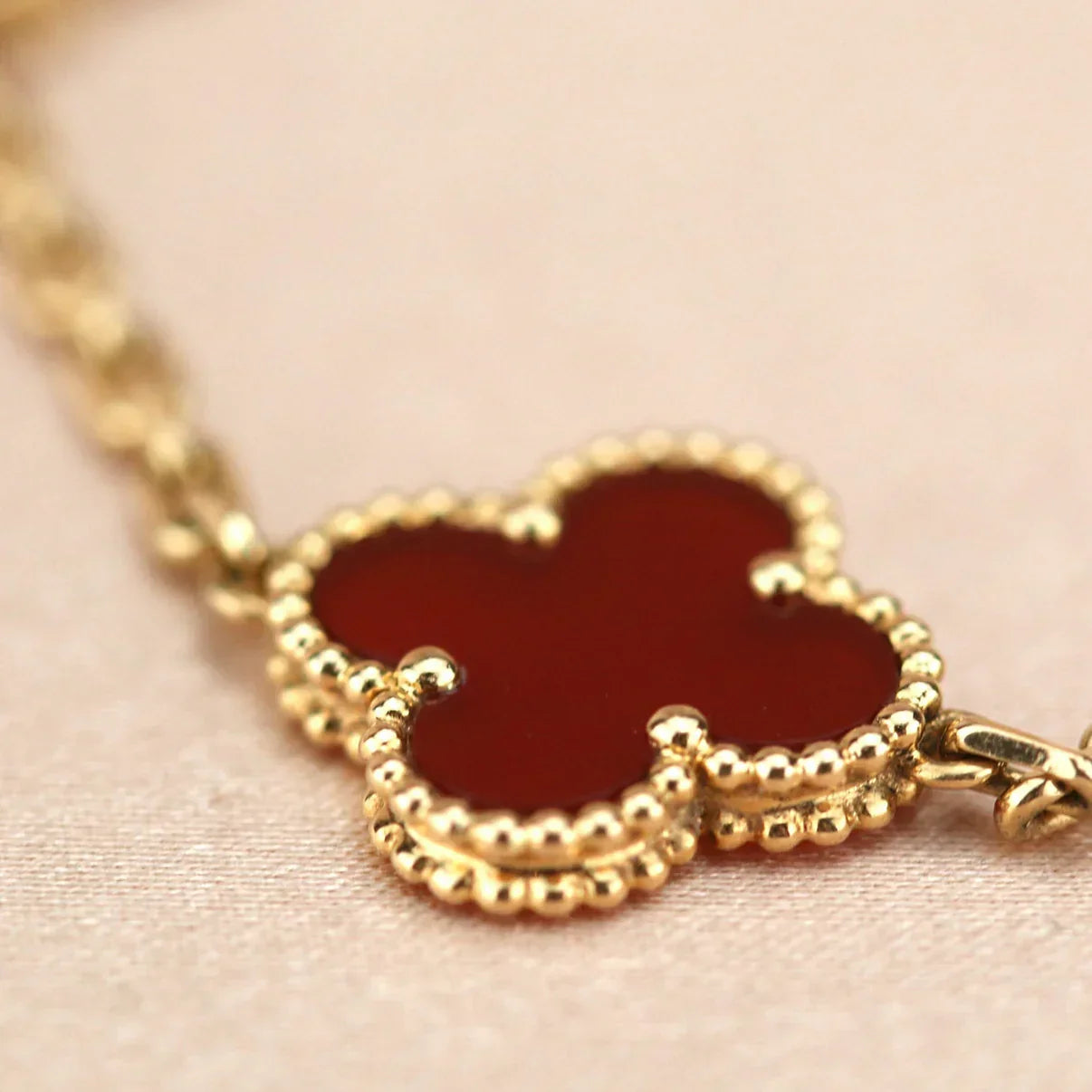 [Luxery] CLOVER 5 MOTIF RED CORNELIAN BRACELET COLLECTION
