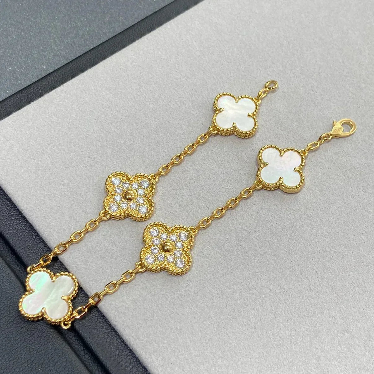 [Luxery]CLOVER WHITE PEARL MOP 5 MOTIF BRACELET COLLECTION