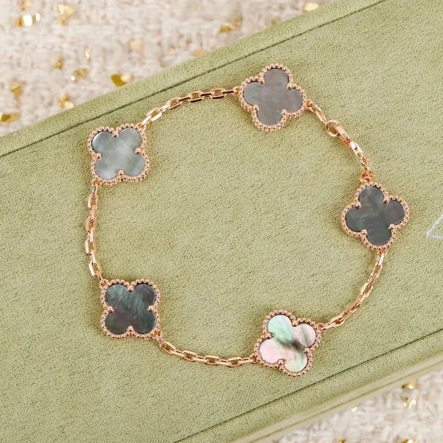 [Luxery] CLOVER 5 MOTIF GRAY MOP BRACELET COLLECTION