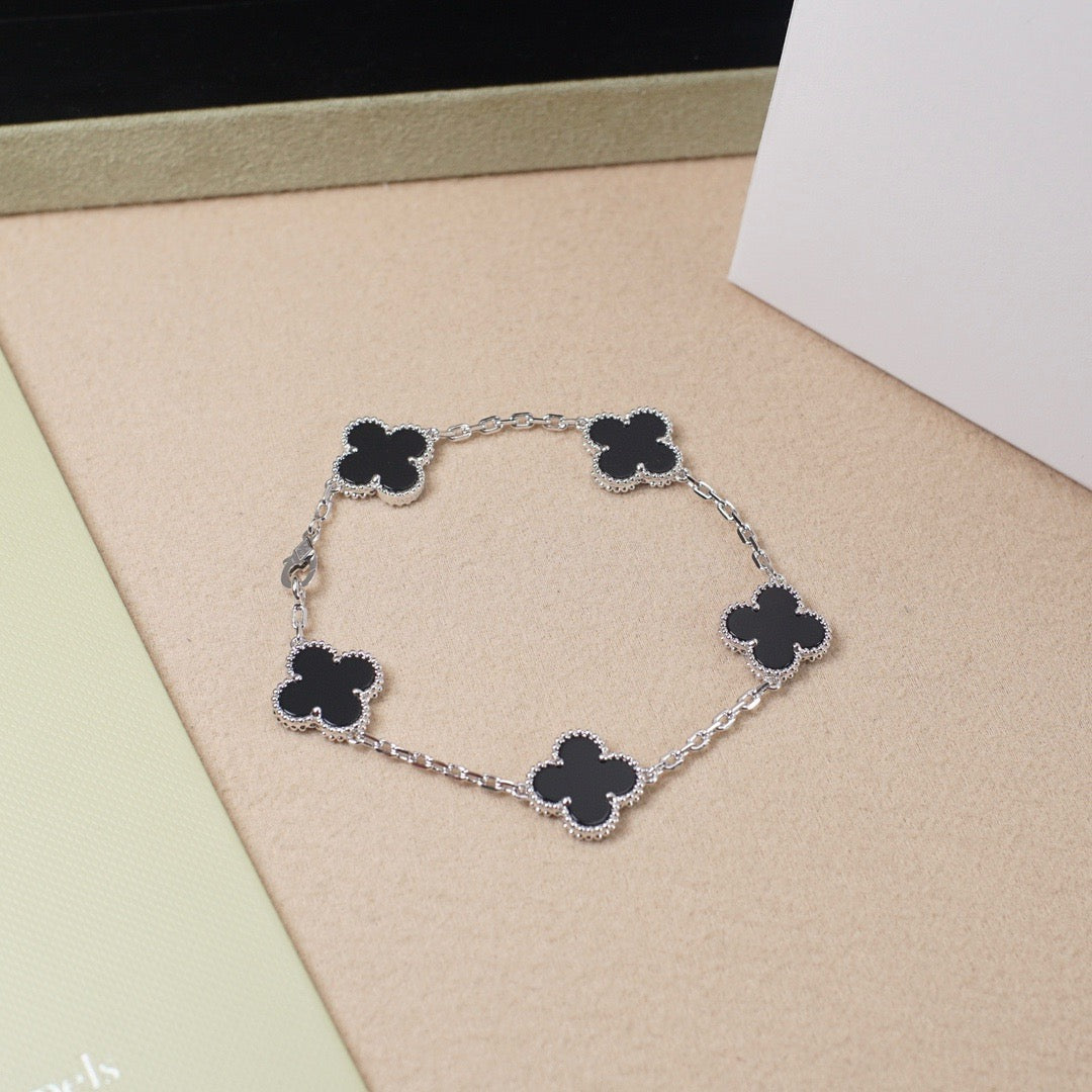 [Luxery] CLOVER 5 MOTIF ONYXS BRACELET COLLECTION