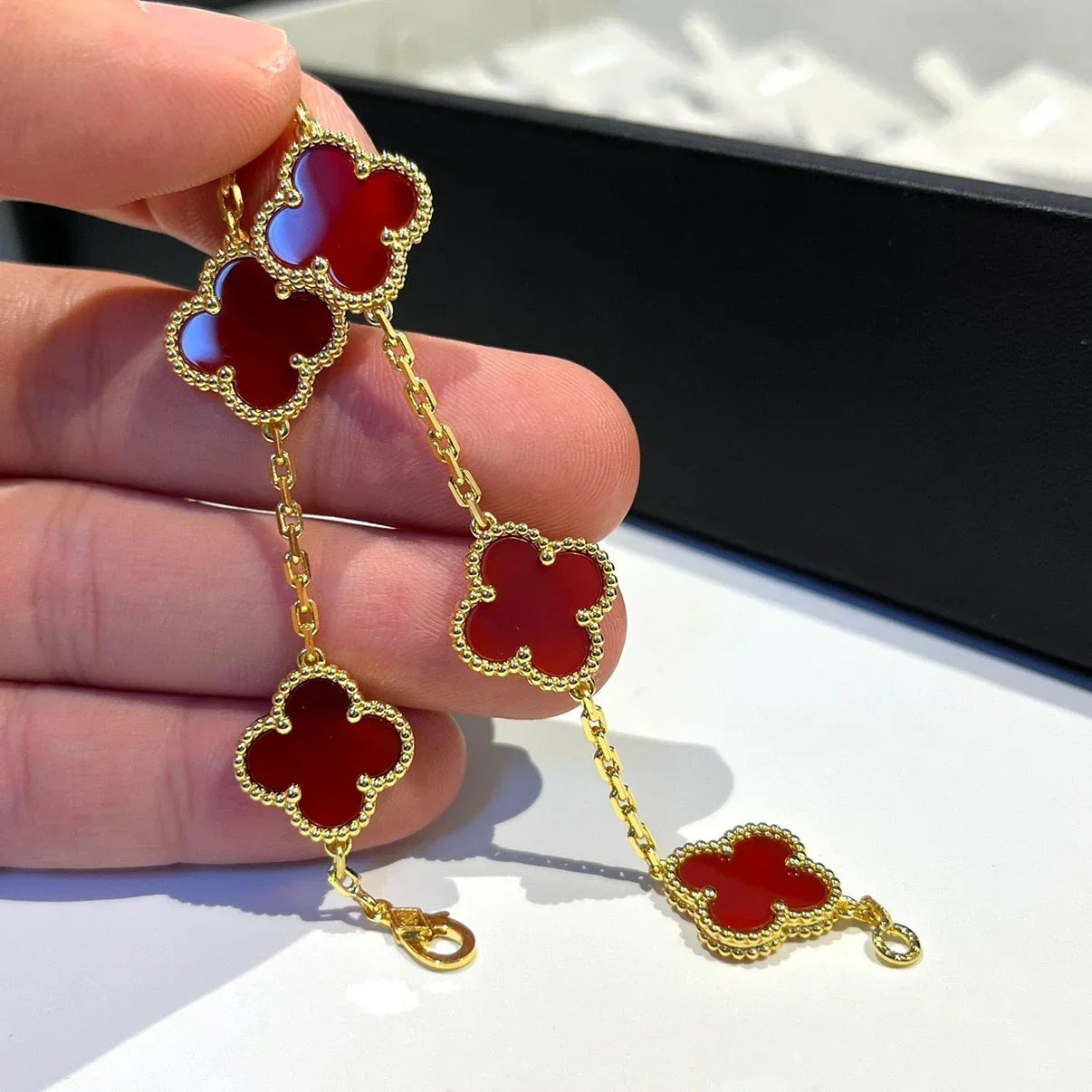 [Luxery] CLOVER 5 MOTIF RED CORNELIAN BRACELET COLLECTION