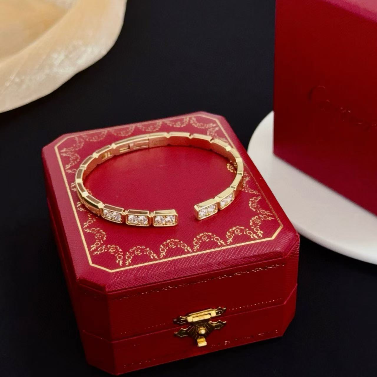 [Luxery jewelrys]LOVE DIAMOND OPEN  BRACELET