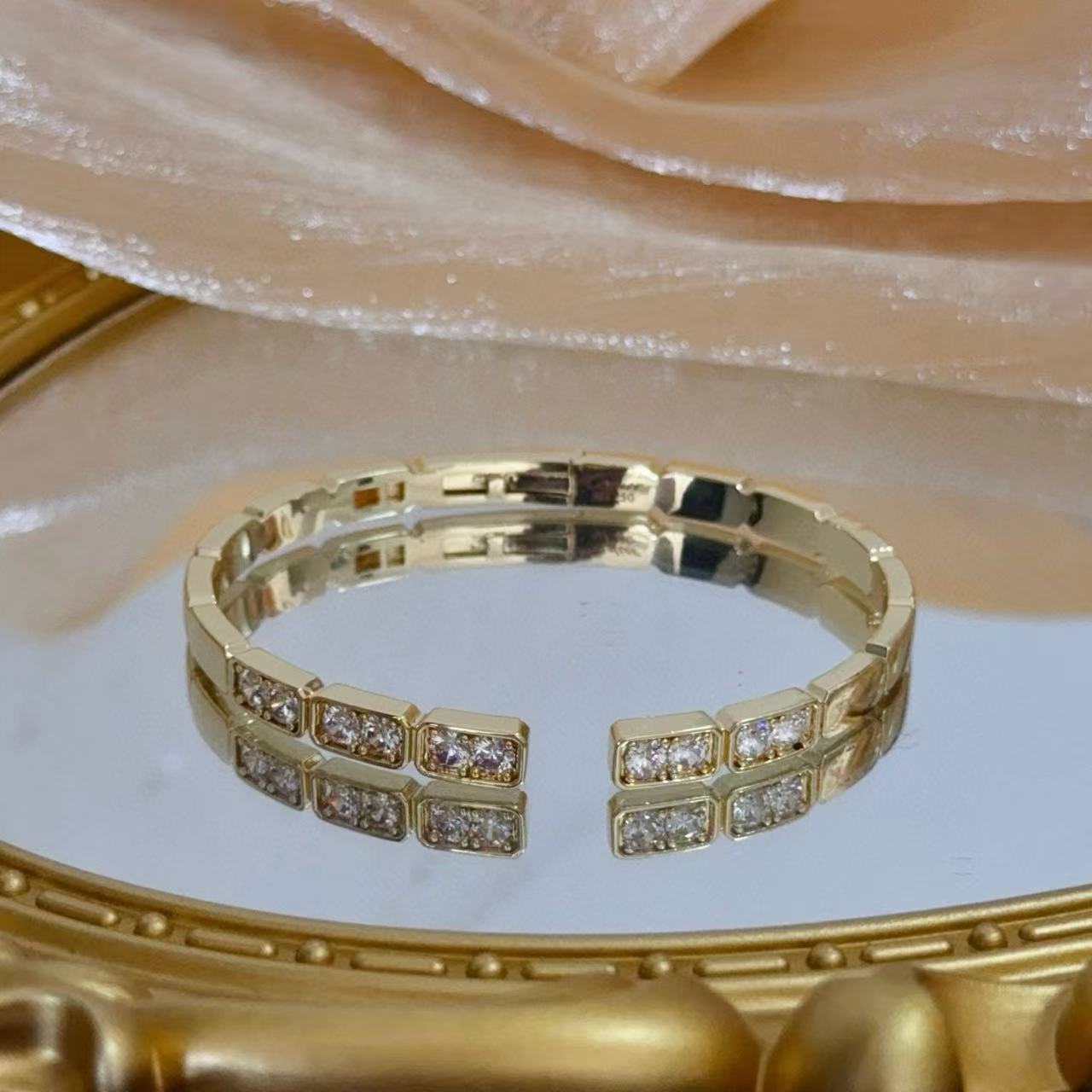 [Luxery jewelrys]LOVE DIAMOND OPEN  BRACELET