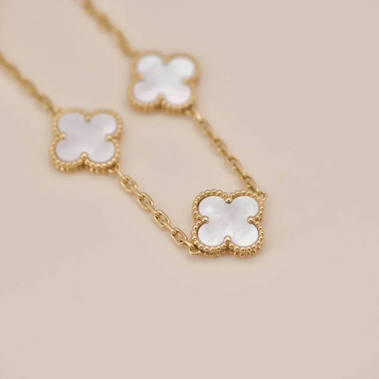 [Luxery]CLOVER WHITE PEARL MOP 5 MOTIF BRACELET COLLECTION