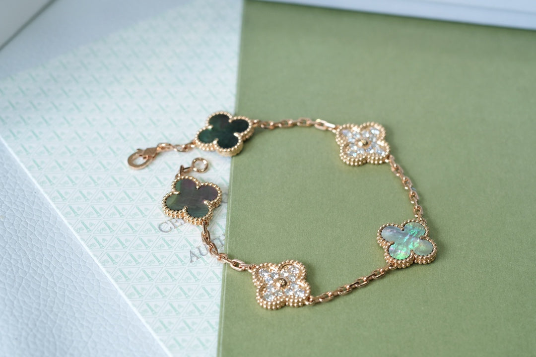 [Luxery] CLOVER 5 MOTIF GRAY MOP BRACELET COLLECTION