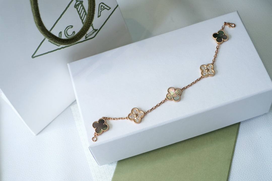 [Luxery] CLOVER 5 MOTIF GRAY MOP BRACELET COLLECTION
