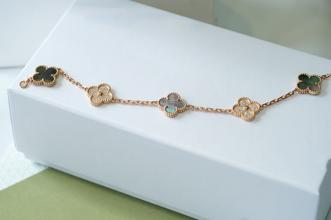 [Luxery] CLOVER 5 MOTIF GRAY MOP BRACELET COLLECTION