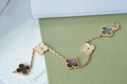 [Luxery] CLOVER 5 MOTIF GRAY MOP BRACELET COLLECTION